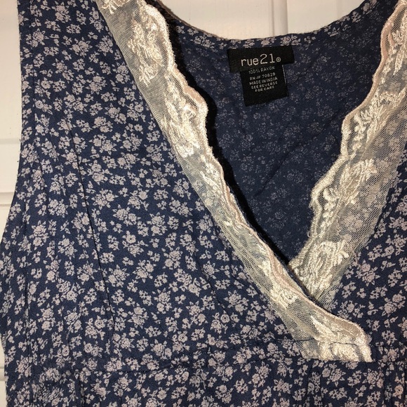 flowery dress - Picture 2 of 5